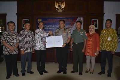 pemkab-batang-anggarkan-100-juta-untuk-pembinaan-rekruetmen-anggota-polri