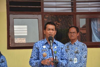 wakil-bupati-beri-motivasi-pada-siswi-smp