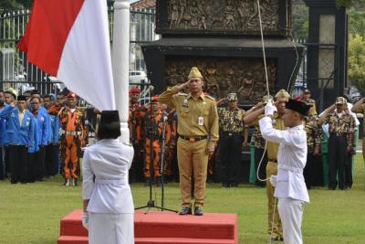 hari-sumpah-pemuda-110-asn-batang-menerima-penghargaan-satya-lencana-karya-satya