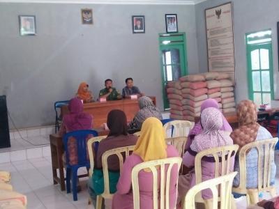 babinsa-limpung-serka-hermansyah-ajak-masyarakat-hidup-bersih