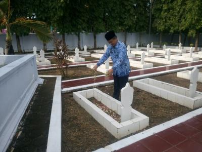 awali-peringatan-hut-korpri-dan-hut-dharma-wanita-dengan-ziarah-kubur