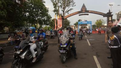 ratusan-kendaraan-bermotor-konvoi-keselematan-berlalu-lintas