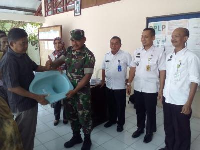 serahkan-bantuan-stimulan