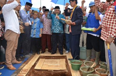 wakil-ketua-mui-din-samsudin-ground-breaking-rsi-muhamamdaiah-batang
