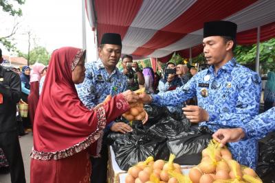 kurang-dari-sau-jam-pasar-murah-hut-korpri-habis-terjual