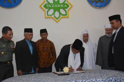 ponpes-tazakka-mewakafkan-tanahnya-untuk-tni-ad