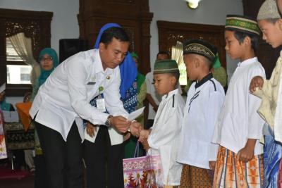 sebanyak-26-anak-ikut-khitanan-masal-di-aula-bupati-batang