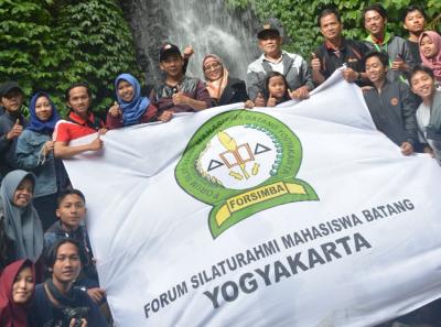 libur-weekend-bupati-bersama-mahasiswa-tracking-ke-curug-sikumbang