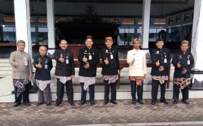 bupati-wihaji-wajibkan-asn-berpakaian-tradisional-khas-batang