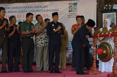 bupati-wihaji-launching-program-umroh-perusda-aneka-usaha