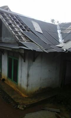 angin-puting-beliung-terjang-desa-sodong