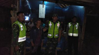 babinsa-koramil-tersono-patroli-malam-bersama-babinkamtibnas