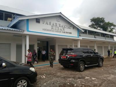 nunggu-diresmikan-presiden-pasar-rakyat-reban-belum-ditempati