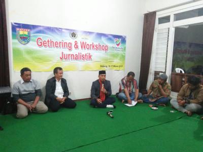 media-menjadi-penyambung-lidah-rakyat-dan-pemerintah