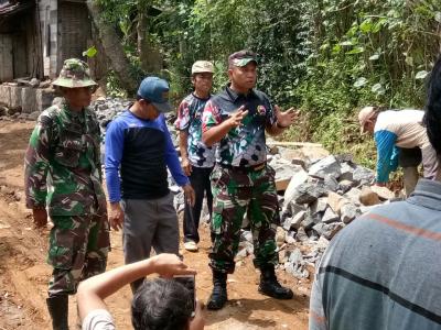 dandim-batang-mengecek-langsung-pelaksanaan-tmmd-bawang