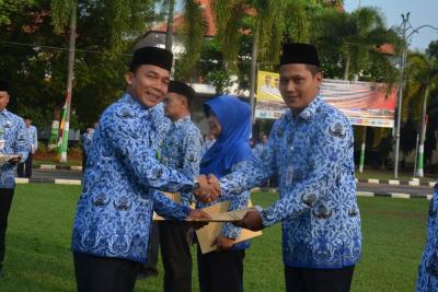 8-asn-batang-terima-sk-kenaikan-pangkat