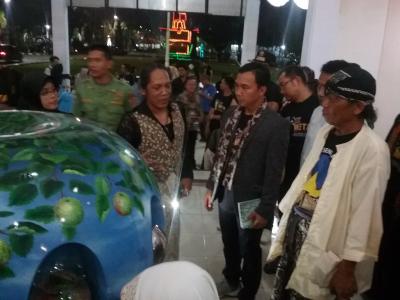 seni-instalasi-menggambarkan-pes-sir-kabupaten-batang