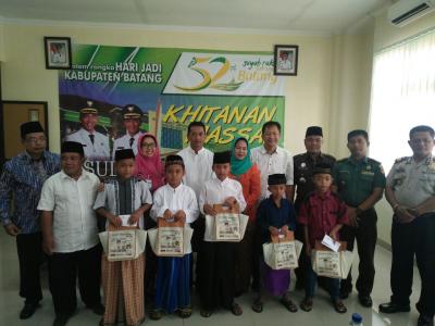 puluhan-anak-di-kabupaten-batang-ikuti-khitanan-massal-gratis