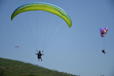 lima-warga-negara-asing-ikuti-kejuaraan-paralayang-di-batang