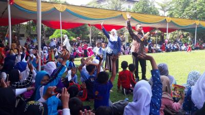 7-000-siswa-tk-ikut-gerakan-nasional-orang-tua-membacakan-buku