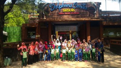 ratusan-siswa-tk-rayakan-perpisahan-di-wisata-batang