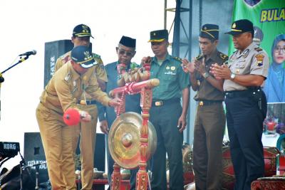 semangat-gotong-royong-berawal-dari-desa-memupuk-rasa-nasionalisme