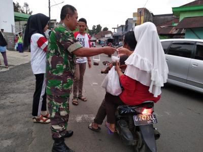 koramil-bawang-bersama-purna-paskibra-bagikan-takjil-gratis