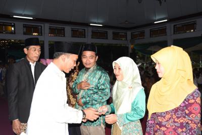 bupati-dan-wakil-bupati-batang-buka-bersama-dengan-400-anak-yatim-piatu