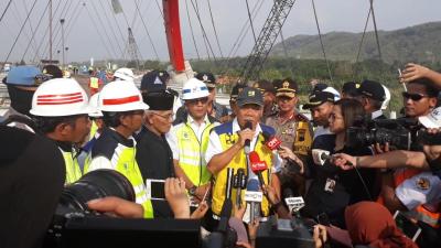 jembatan-tol-fungsional-resmi-dibuka-menteri-pu-pr-antrian-pun-terjadi