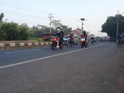 pemudik-sepeda-motor-lebih-leluasa-dan-bebas-macet-di-pantura