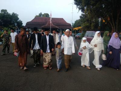 setelah-6-tahun-ditiadakan-open-house-di-rumah-dinas-bupati-batang-digelar-kembali
