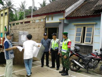 babhinkamtibmas-kawal-ketat-distribusi-logistik-pilkada-2018