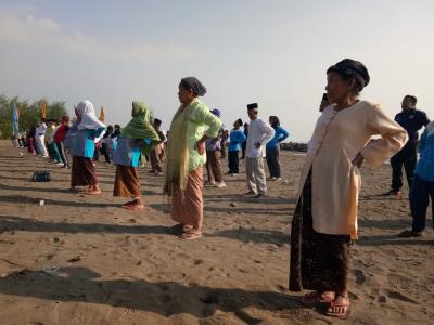 ratusan-lansia-ikuti-senam-sehat-dan-cek-kesehatan