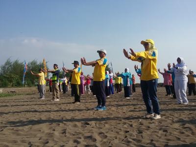 senam-lansia-bentuk-layanan-kesehatan-bagi-kaum-lansia-pra-sejahtera