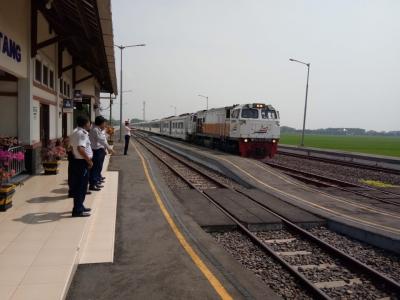 pengguna-jasa-ka-tinggi-batang-punya-stasiun-ka-tapi-tidak-berhenti