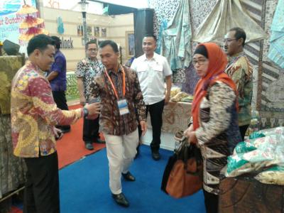 promosikan-batang-di-apkasi-otonomi-expo-2018