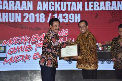 kabupaten-batang-terima-penghargaan-dari-kemenhub