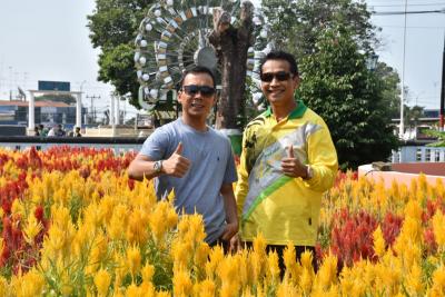 bupati-dan-wakil-bupati-batang-mesra-berswafoto