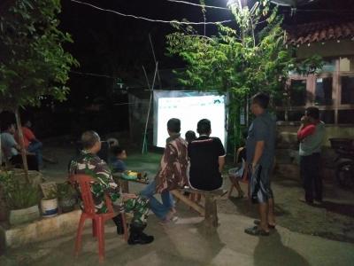 jalin-kebersamaan-babinsa-koramil-10-batang-nobar-piala-dunia-di-wilayah-desa-binaan