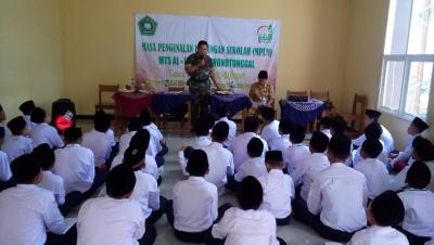 koramil-08-wonotunggal-berikan-motivasi-pada-masa-pengenalan-lingkungan-sekolah