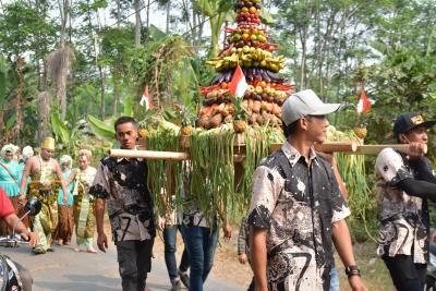 kirab-dan-sedekah-bumi-di-desa-kecepak