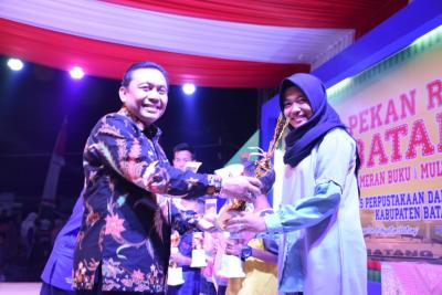 transaksi-pameran-buku-dan-multi-produk-tembus-rp1-miliar