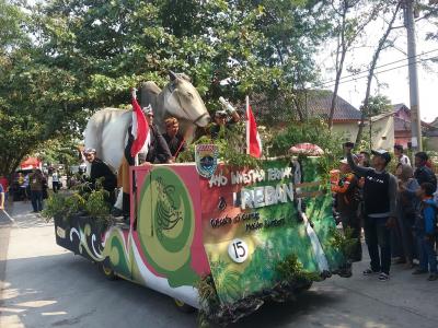 pawai-mobil-hias-diharapkan-dapat-menarik-investor