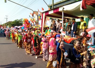 karnaval-tanamkan-jiwa-nasionalisme-warga-kecamatan-tulis