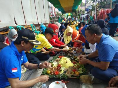 usai-senam-bersama-guru-wiyata-bhakti-tk-dan-sd-minta-sk-bupati