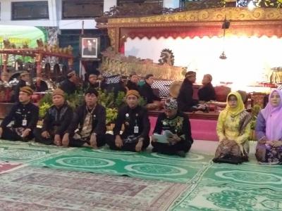 malam-1-suro-pemkab-batang-gelar-penjamasan-pusaka-dan-pementasan-wayang-kulit