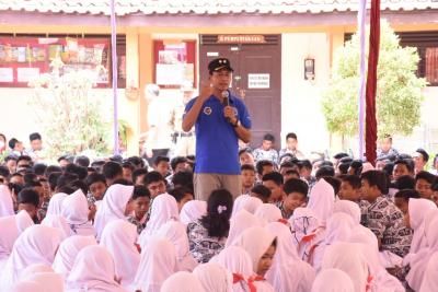 wakil-bupati-batang-sebarkan-virus-integritas-di-sekolah