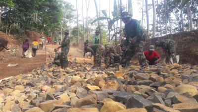 motivasi-danramil-01-subah-untuk-kelancaran-infrastruktur