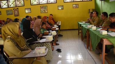 aksi-gerilya-bupati-batang-gelorakan-matikan-tv-dan-handphone