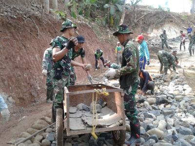 bersama-tmmd-desa-durenombo-makin-baik